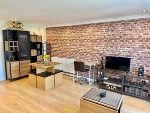 Pass the Keys Modern Home- Ideal for Professionals 5 mins to M4