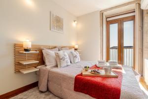 HostWise - Stylish Flat with Balcony