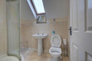 Spacious 3 Bed Home with Garden in Peterborough