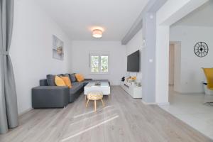 Apartment Amelie - with pool and sauna!