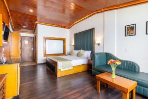 Summit North Star Hotel & Spa with Swimming Pool