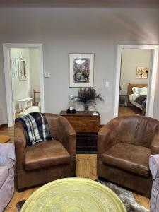 Dottie's charming cottage two bedroom apartment and workspace