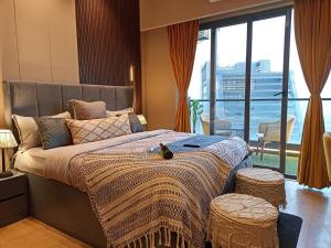 Opulent suite 18
