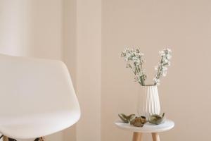 Bright 1BD Minimal Retreat in the Heart of Athens