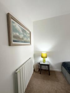 Lovely 2 Bed End Terrace - Private Parking - Garden