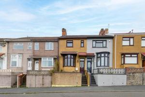 Convenient 3 Bedroom Home in Swansea with Garden