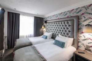 Standard Twin Room room in The Beverley Hotel London - Victoria