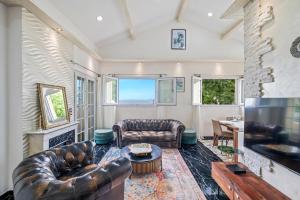 Villa Nissarda, Maison Niçoise avec vue mer, parking, à 5 minutes du port