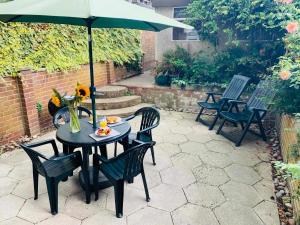 Spacious 3 Bedroom Home with Garden in Farnham