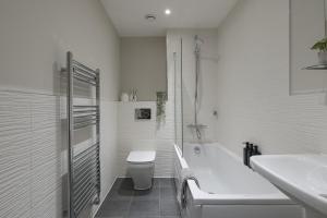 Perfect for Silverstone Free Parking Stylish 2BR