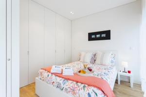 Studio w Terrace, Pool & Gym | Antas by Host Wise