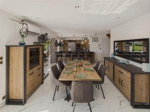 Piscine, jacuzzi et grande terrasse pour 7