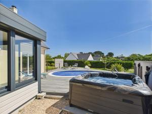 Piscine, jacuzzi et grande terrasse pour 7