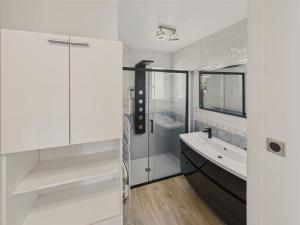 Piscine, jacuzzi et grande terrasse pour 7