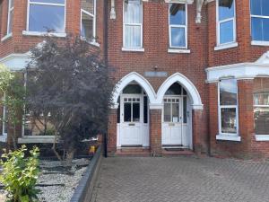 Number 10 service apartment - Danes