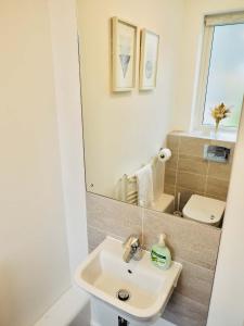 Modern & Stylish 3 Bedoom Home in Taunton