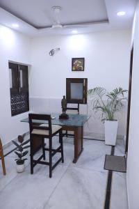 Divine India Service Apartment 1Bhk,L-36B,Saket