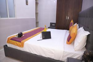 Divine India Service Apartment 1Bhk,L-36B,Saket