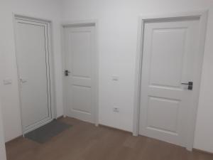 Apartment 1 Apartment 2