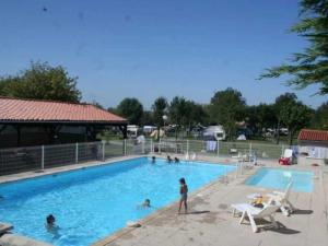 Campings Camping 3 etoiles - Piscine - efcagd : photos des chambres