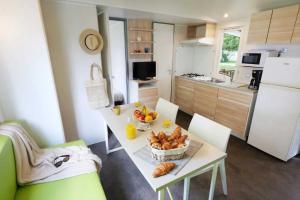 Campings Camping 3 etoiles - Piscine - efc0ab : photos des chambres
