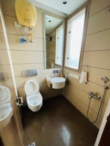 Divine India Service Apartment 4Bhk D-163 Saket