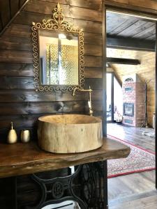 Casa Aristocrată - La noi la munte