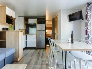 Campings Camping 4 etoiles - Piscine - efceih : photos des chambres