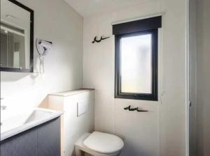 Campings Camping 4 etoiles - Piscine - efceih : photos des chambres