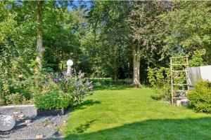 Lovely Town Apartment - Sleeps 5 Parking & Garden