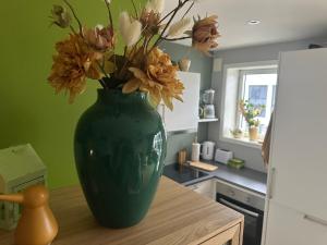 Stylish free parking Studio central with balcony
