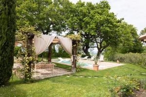 Ca le cerque, villa surrounded by the Marche nature