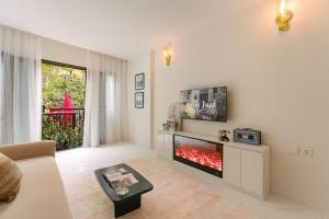 Classic house 3BR near HoanKiem Lake w Street View
