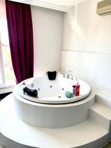 Apartment wıth jacuzzı and pool 10 mınutes from the DeadSea