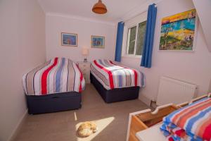 Fort Victoria Cottages - Seafarers