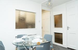 Kinnaird by CENTRAL SERVICED APARTMENTS - Smart TVs inRooms - WiFi - Free Parking - 2 Double Beds - Smart TVs inRooms - Spacious and Modern - Ideal Relocation or Contractor Accomodation