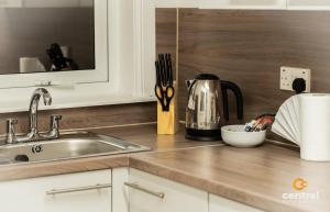 Kinnaird by CENTRAL SERVICED APARTMENTS - Smart TVs inRooms - WiFi - Free Parking - 2 Double Beds - Smart TVs inRooms - Spacious and Modern - Ideal Relocation or Contractor Accomodation