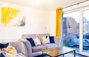 Kinnaird by CENTRAL SERVICED APARTMENTS - Smart TVs inRooms - WiFi - Free Parking - 2 Double Beds - Smart TVs inRooms - Spacious and Modern - Ideal Relocation or Contractor Accomodation