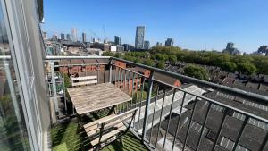 Sunset Heights Bright 2BR with City Views and Free Parking