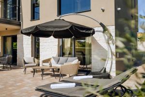 Villa MARINE with Pool in picturesque village Tar near Poreč