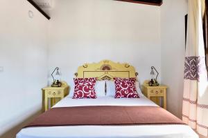 Casa sul lago private heated pool img19