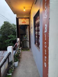 Spicy Bristo, Silent Dragon Inn