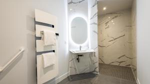 Hotels Solstice Beaune - Hotel et Terroir : Chambre Double - Accessible aux Personnes à Mobilité Réduite 