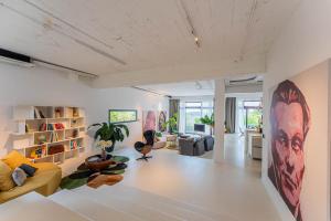 Flexible SelfCheckIns 140 - The most Luxurious Villa with Private pool in Zagreb