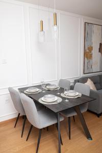 Elegant Downtown Apartment with Private Parking