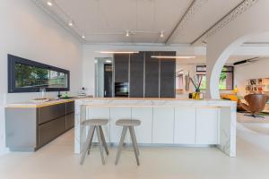 Flexible SelfCheckIns 140 - The most Luxurious Villa with Private pool in Zagreb