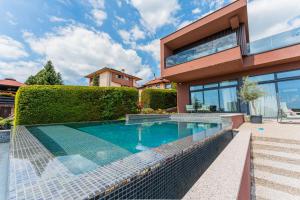 Flexible SelfCheckIns 140 - The most Luxurious Villa with Private pool in Zagreb