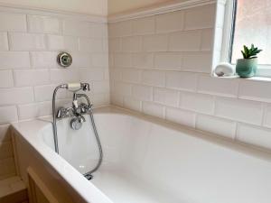 Luxury 1 Bedroom Apartment in Southend w Parking