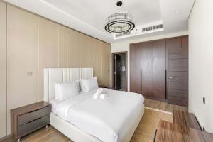 Luxury 1BR w Burj Khalifa View in Business Bay