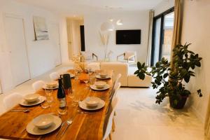 Villas Modern house with pool, between lake and forest : photos des chambres